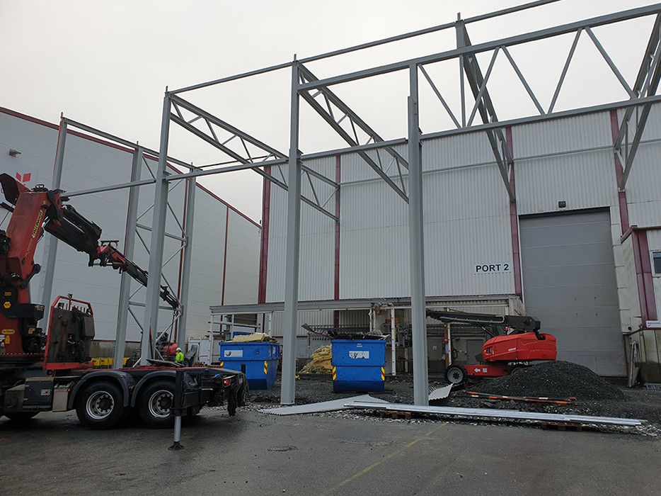 montering av stålhall for kunde - sveising og stålarbeid, industritjenester fra west industri service